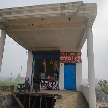 Bela Pratapgarh Hotel O Dheeraj Residency מראה חיצוני תמונה