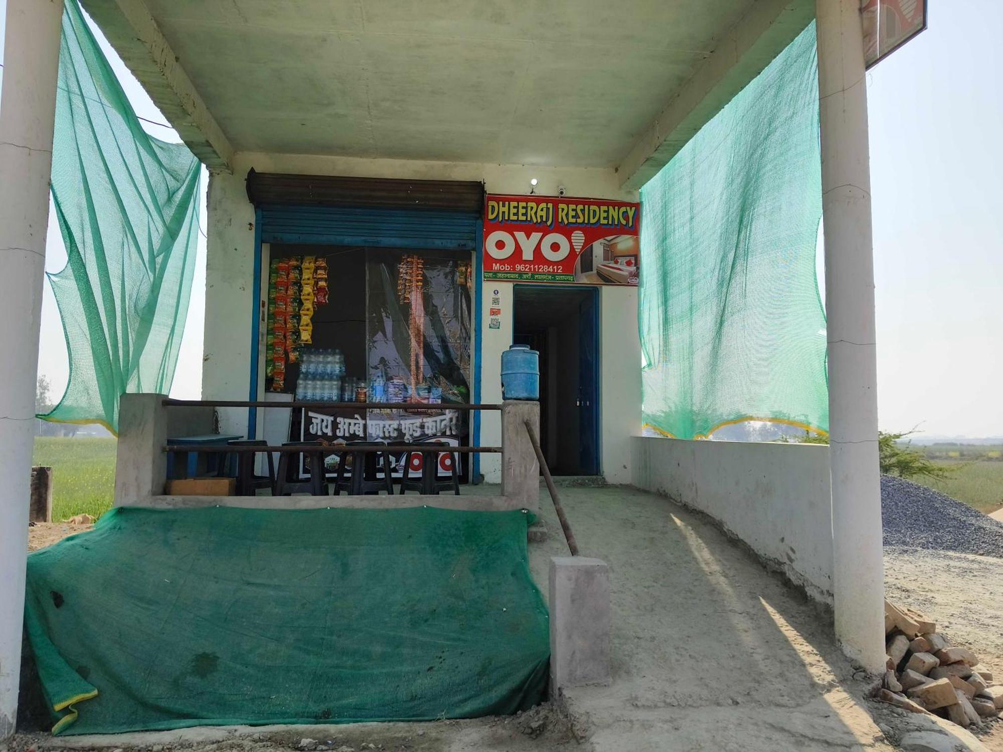 Bela Pratapgarh Hotel O Dheeraj Residency מראה חיצוני תמונה